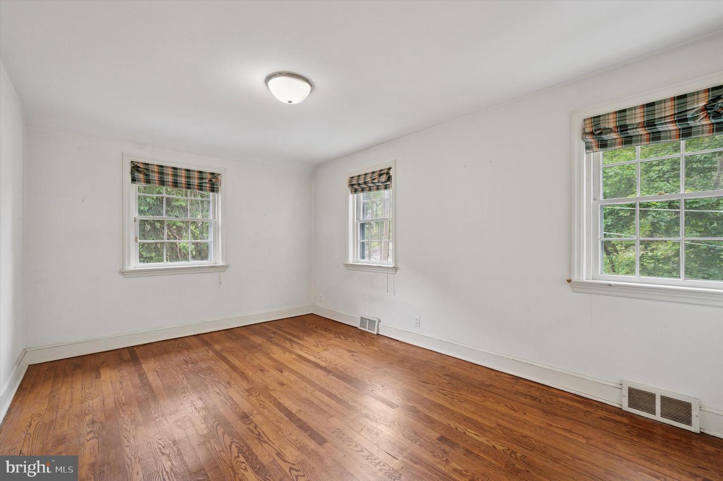 7620 Navajo St