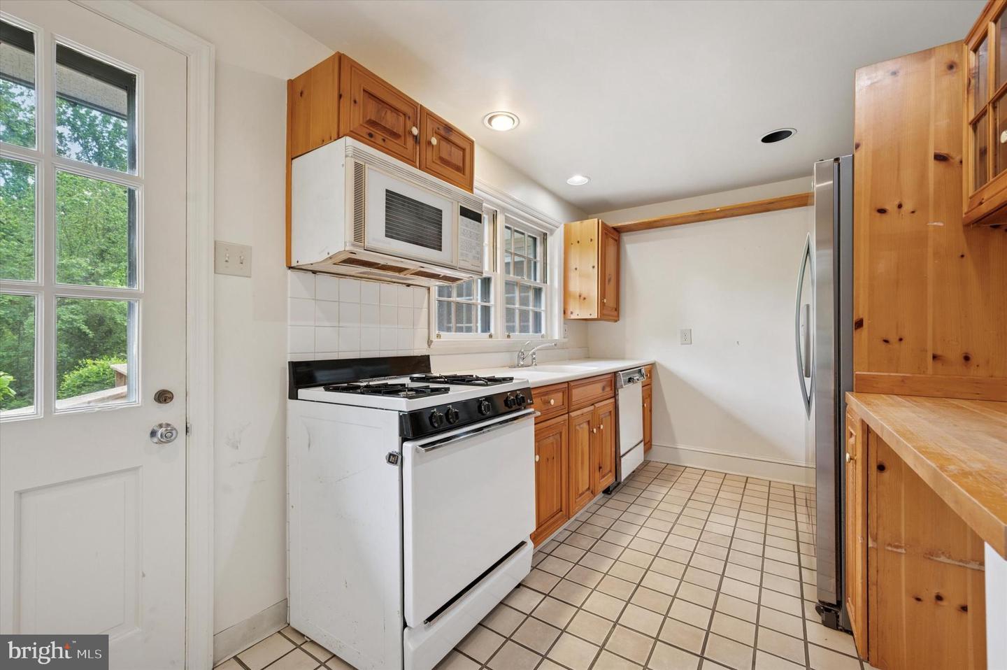 7620 Navajo St