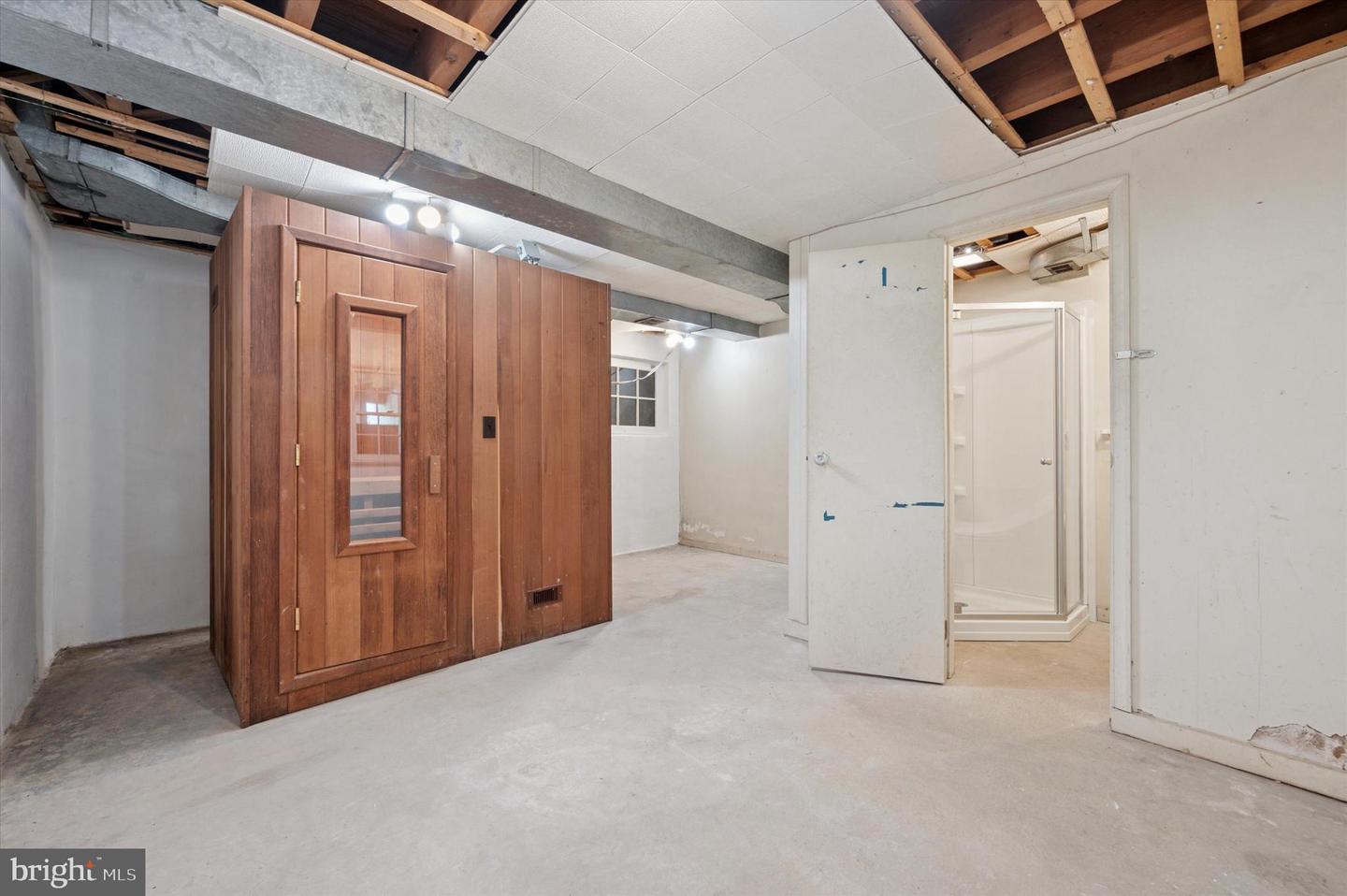 7620 Navajo St