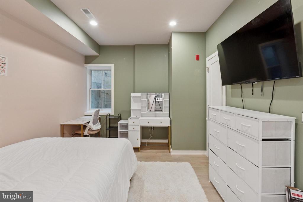 528 S 5TH STREET 1F