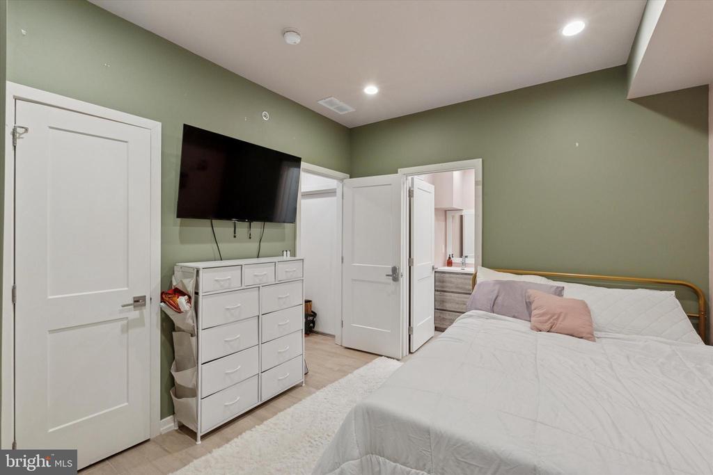 528 S 5TH STREET 1F
