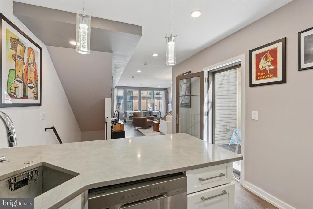 528 S 5TH STREET 1F