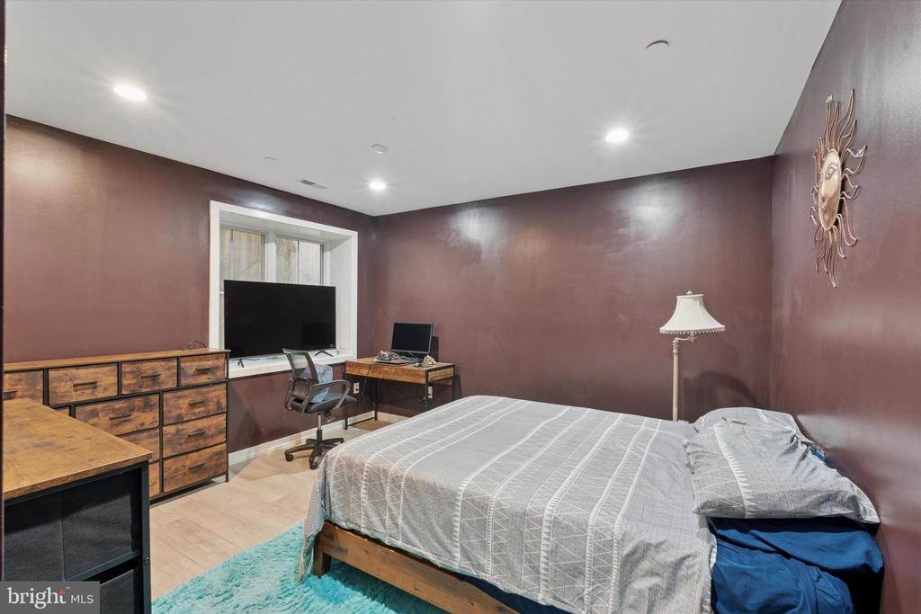 528 S 5TH STREET 1F