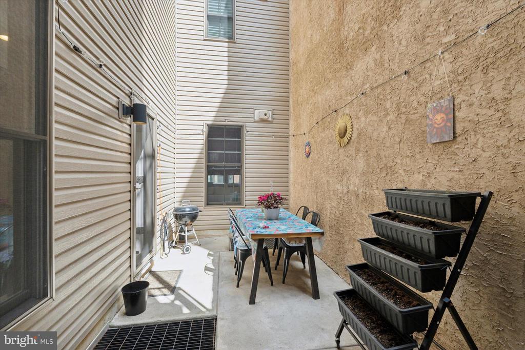 528 S 5TH STREET 1F