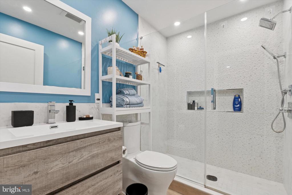 528 S 5TH STREET 1F
