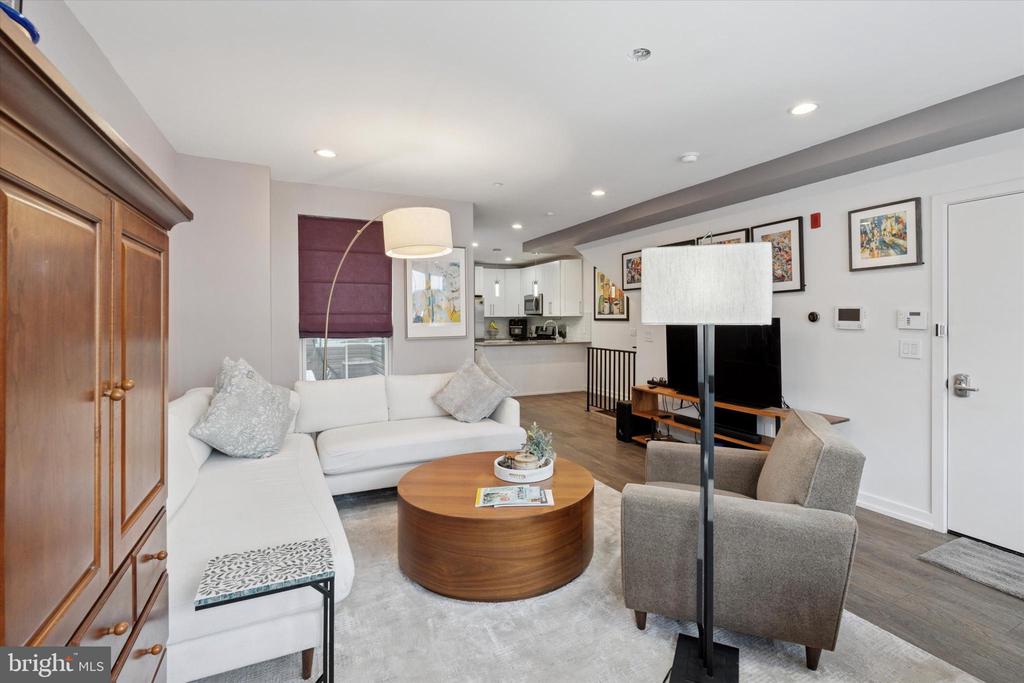 528 S 5TH STREET 1F