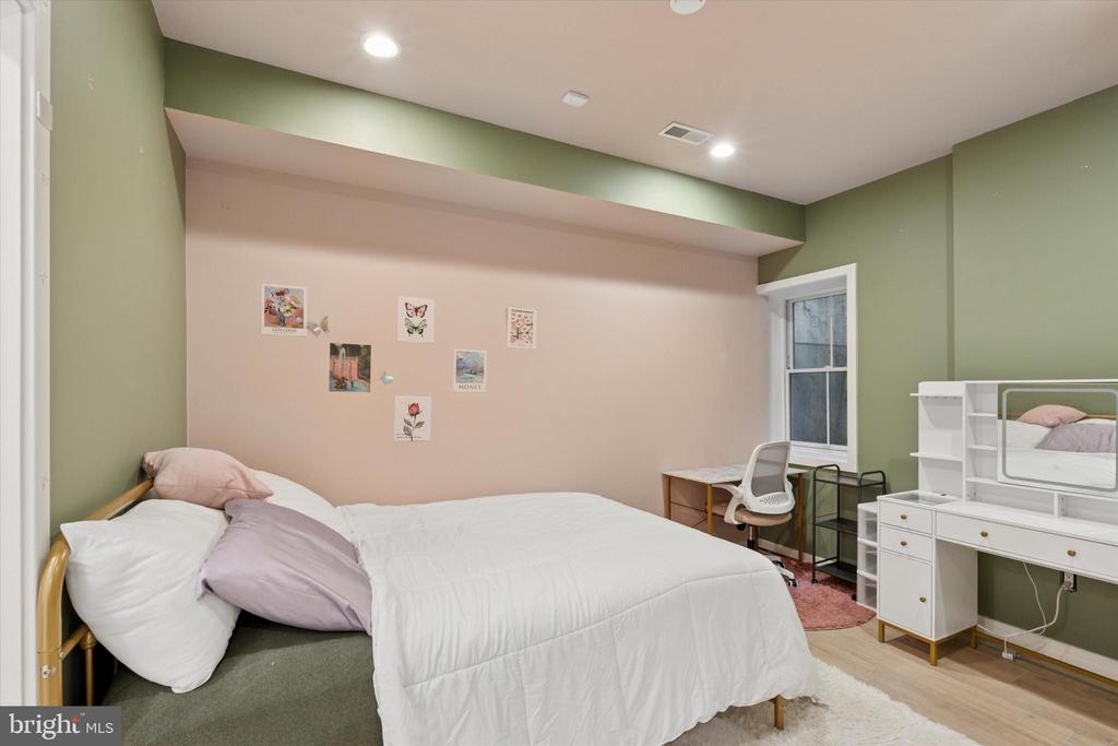 528 S 5TH STREET 1F