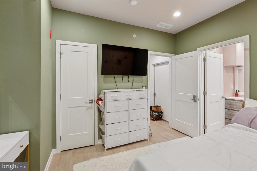 528 S 5TH STREET 1F