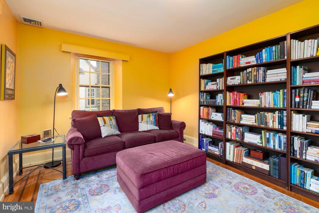 538 W Ellet St