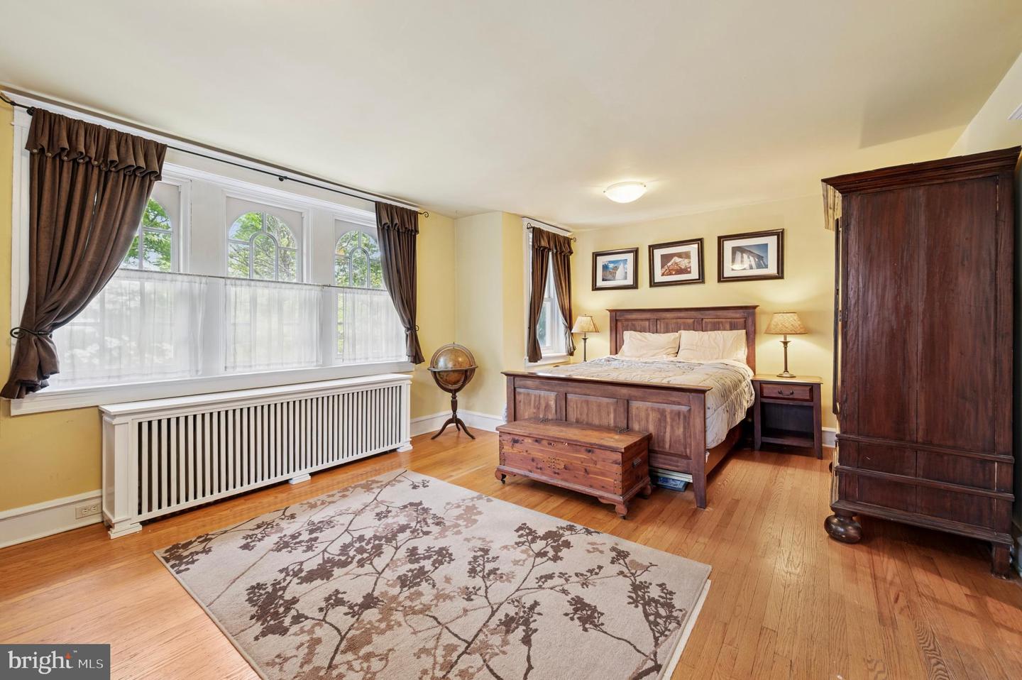 523 W Ellet St