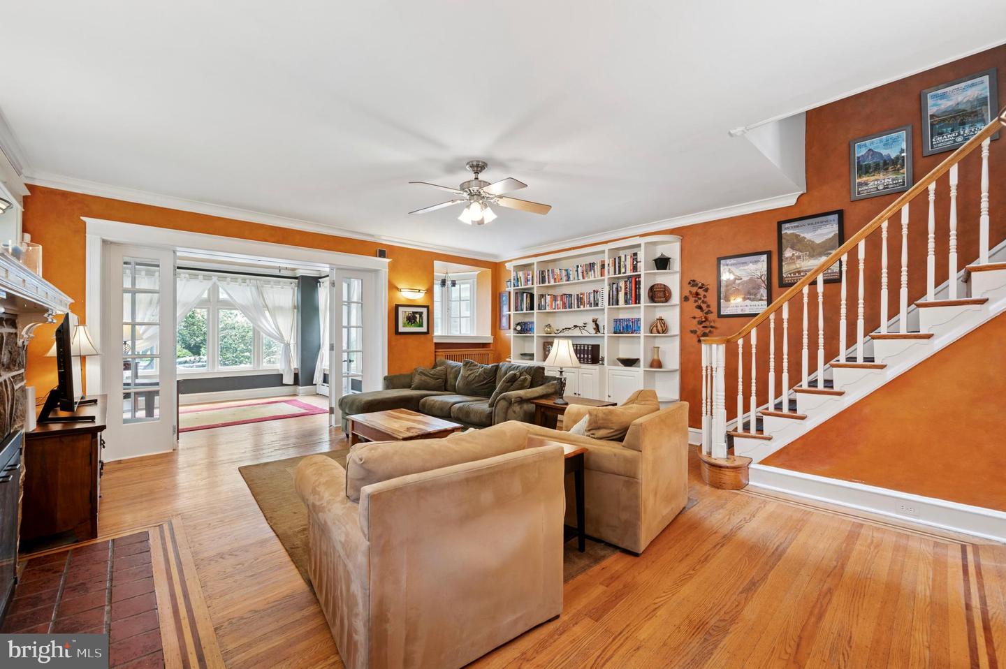 523 W Ellet St