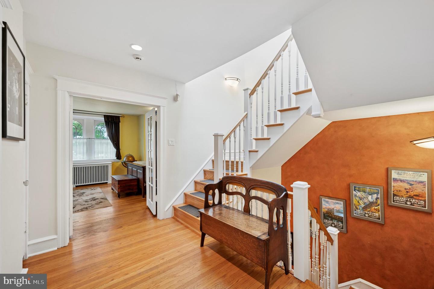523 W Ellet St