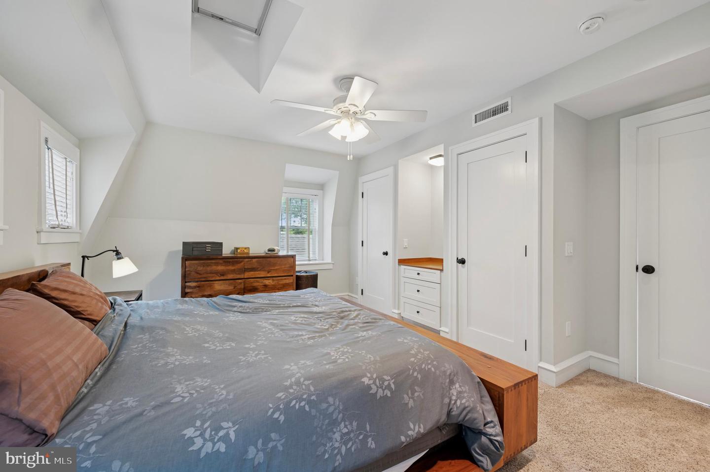 523 W Ellet St