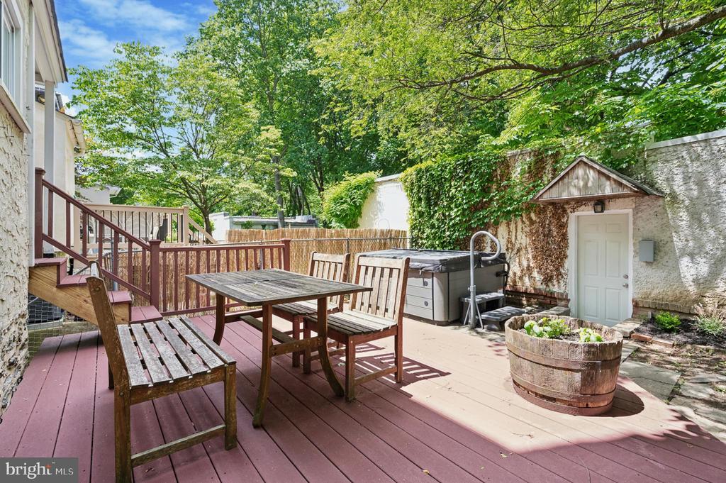 523 W Ellet St