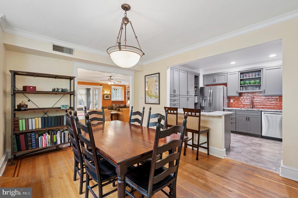 523 W Ellet St