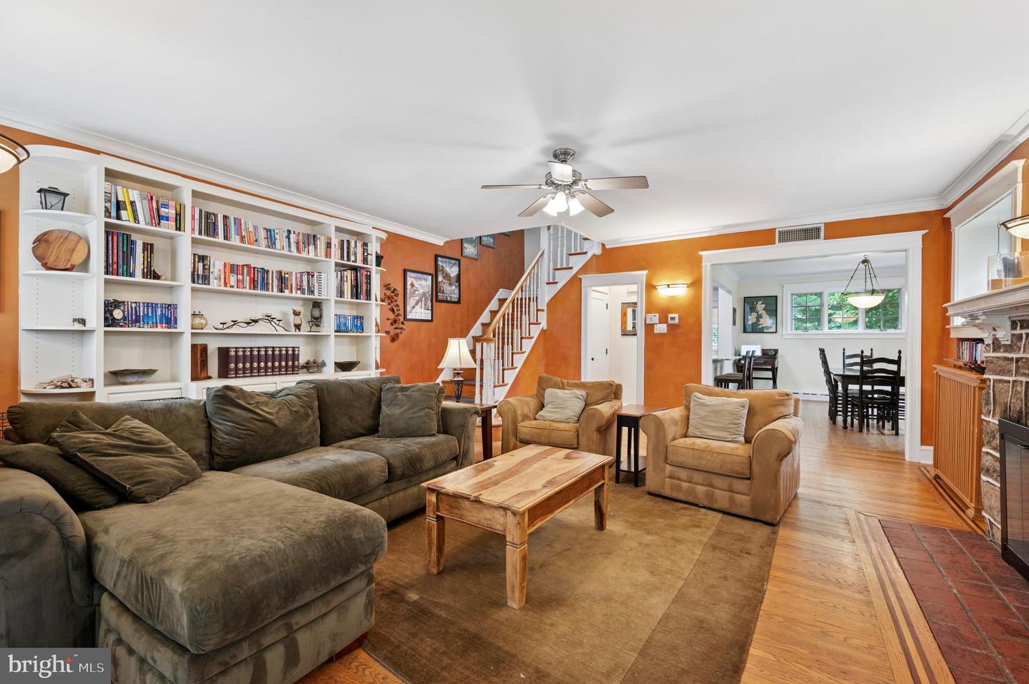 523 W Ellet St