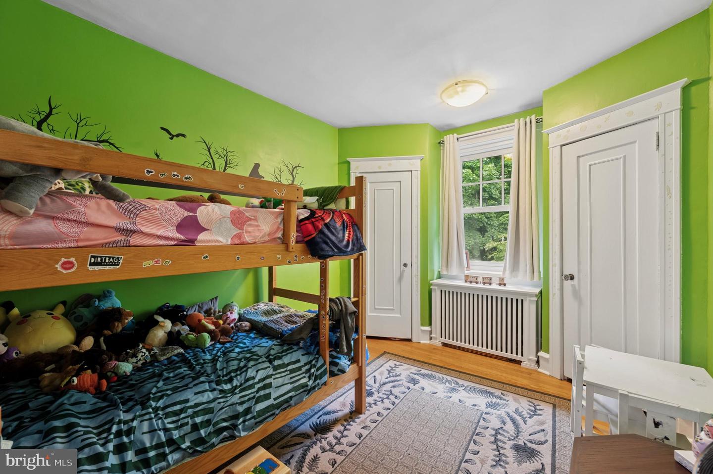 523 W Ellet St