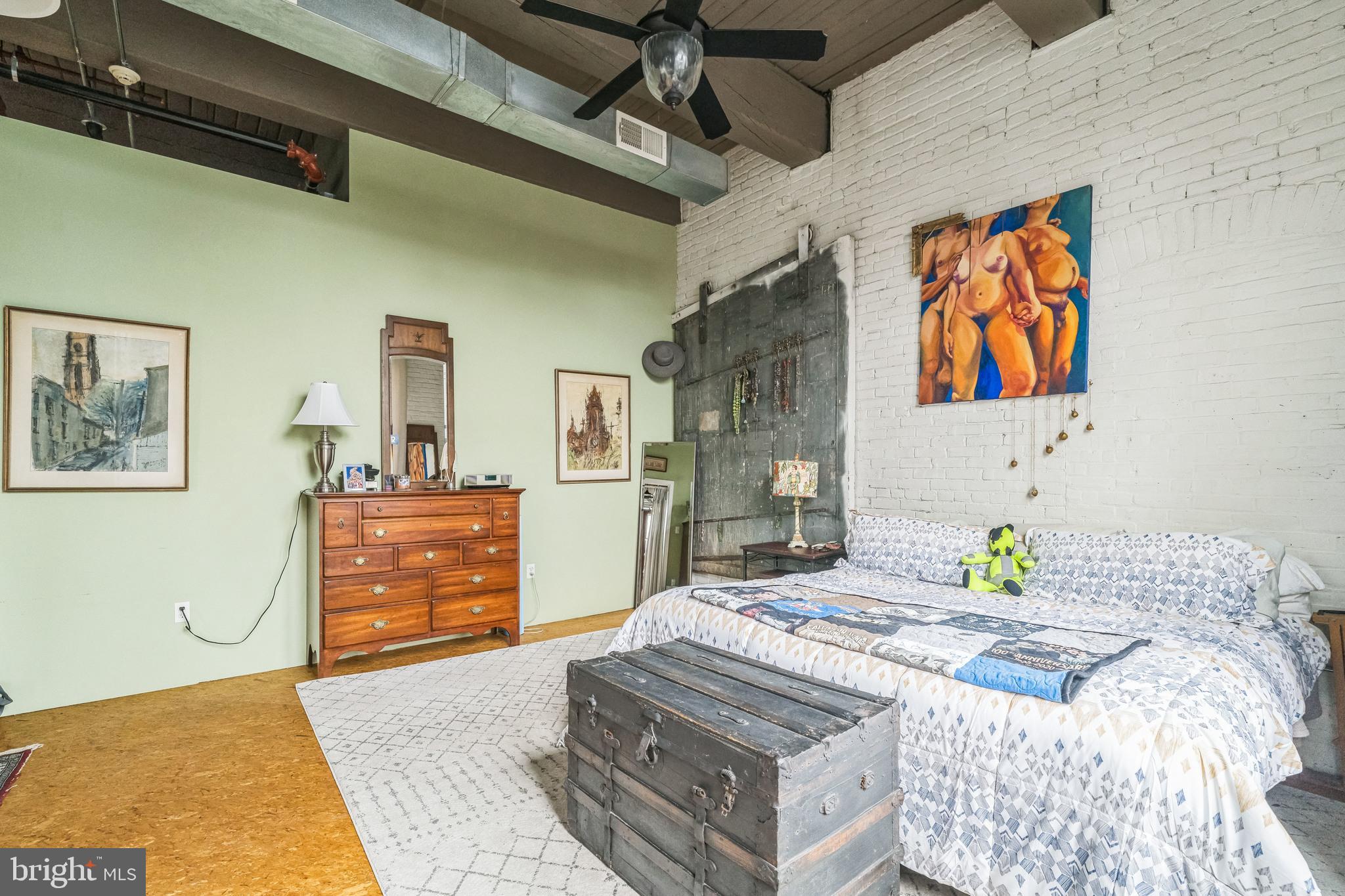 2042-46 Amber St #201