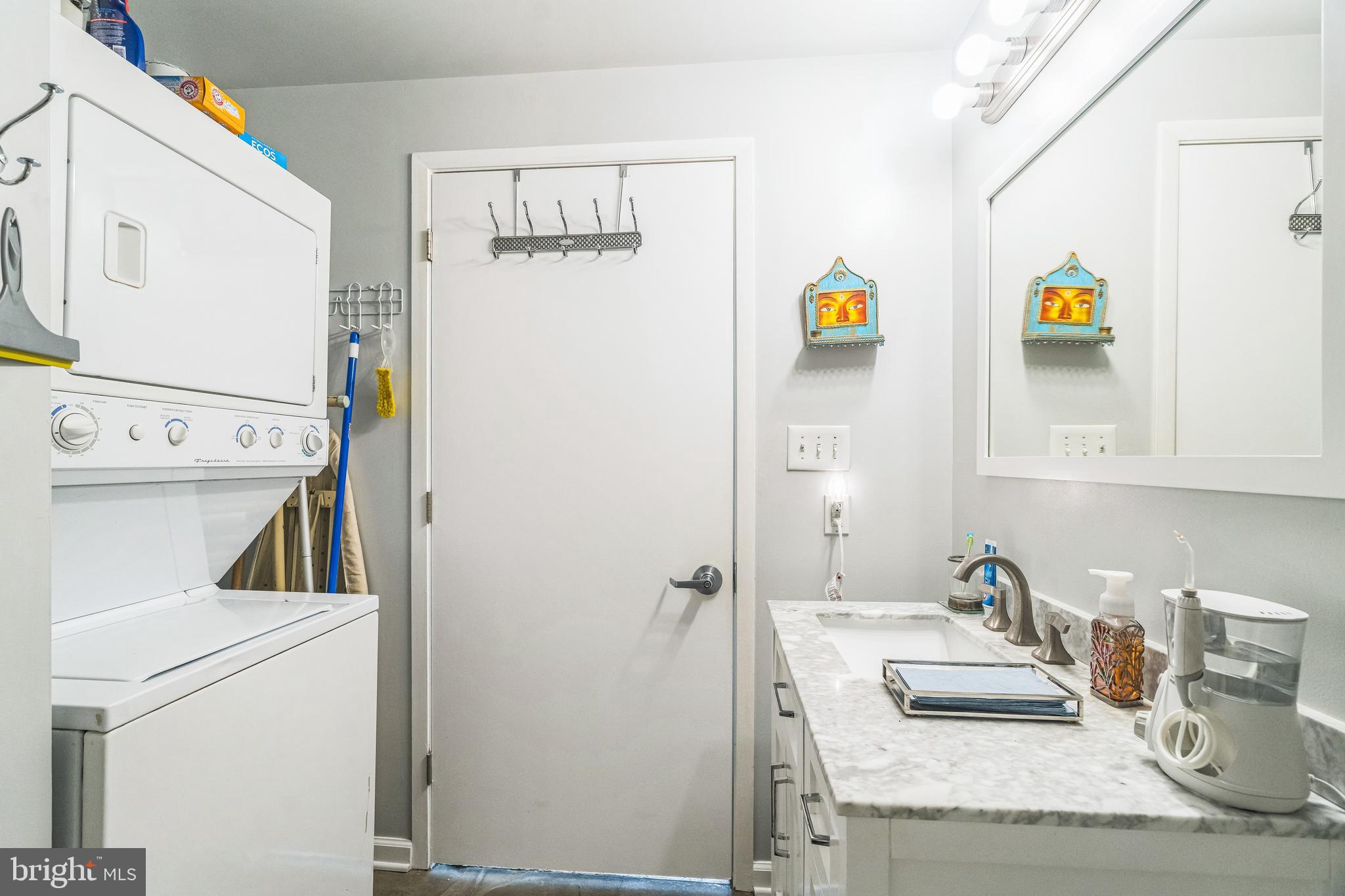 2042-46 Amber St #201