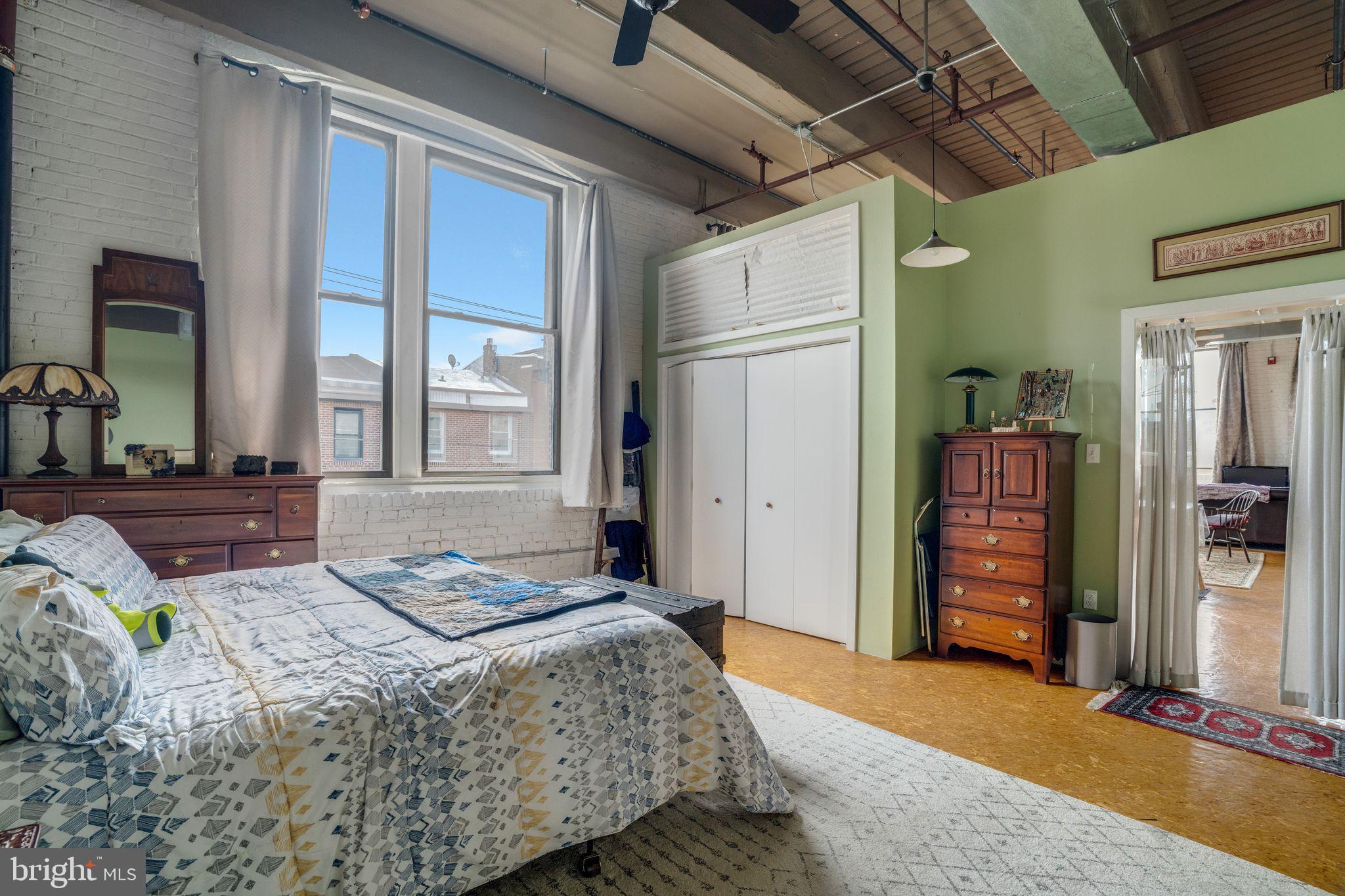 2042-46 Amber St #201