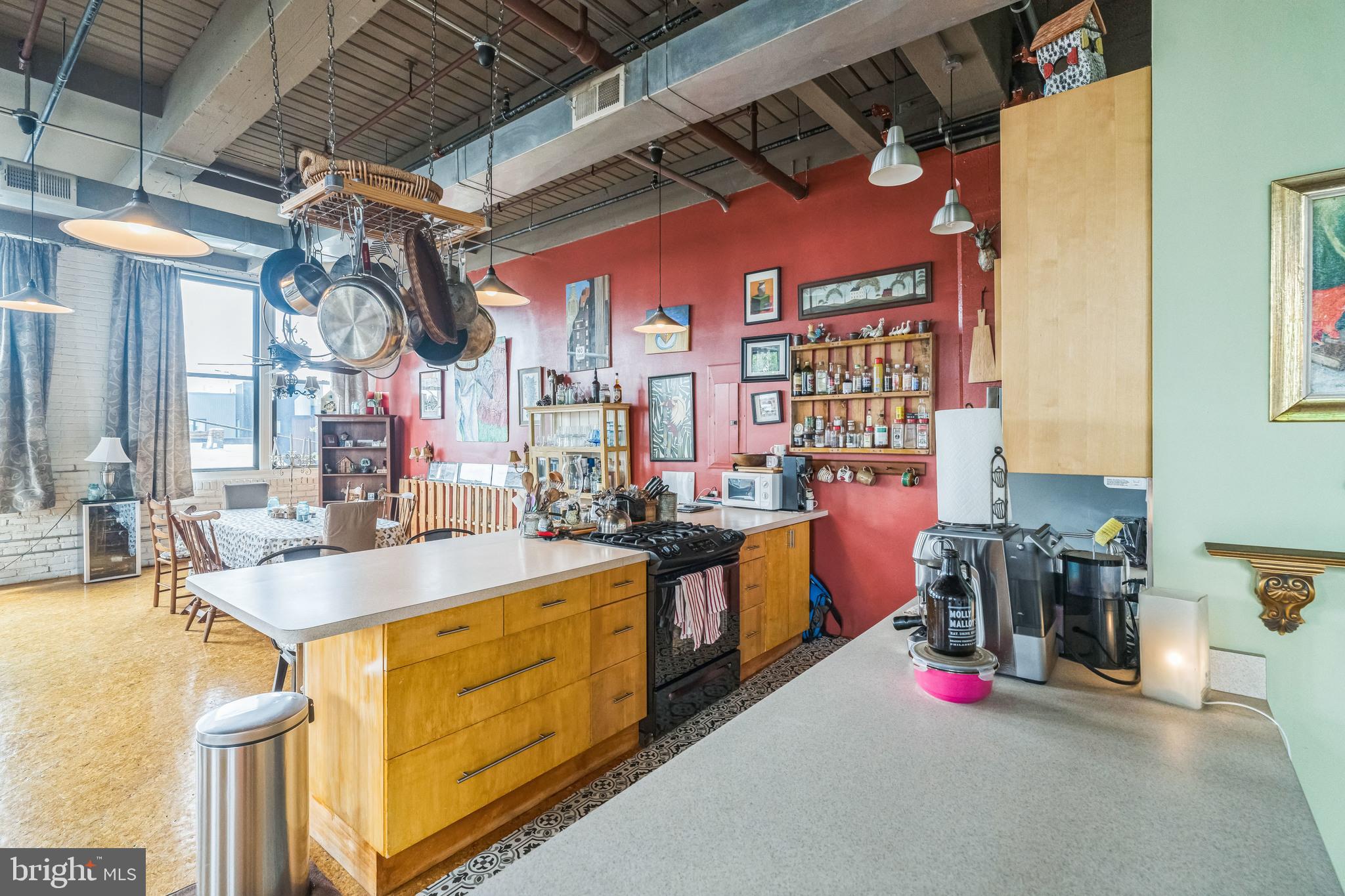 2042-46 Amber St #201