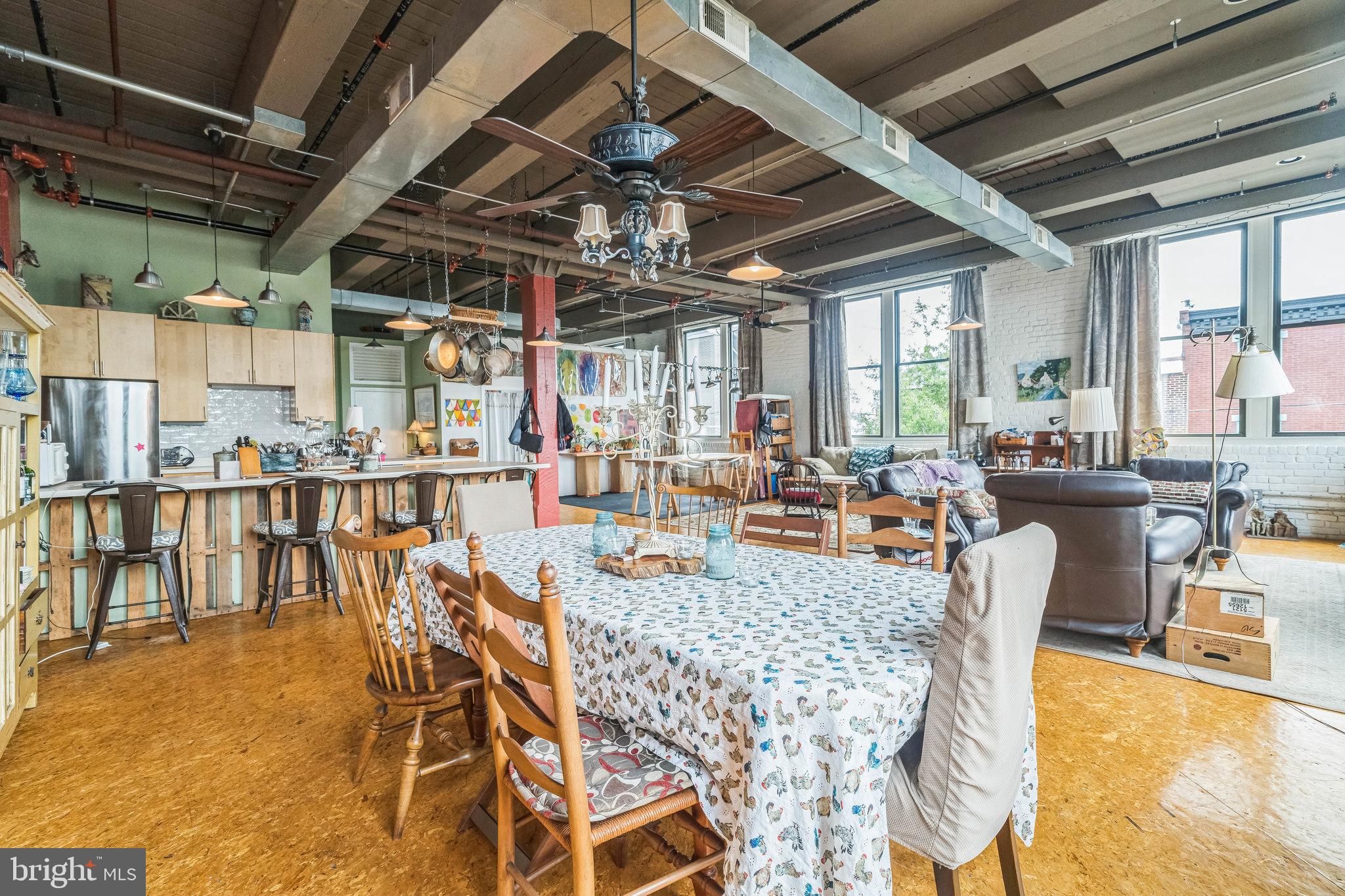 2042-46 Amber St #201