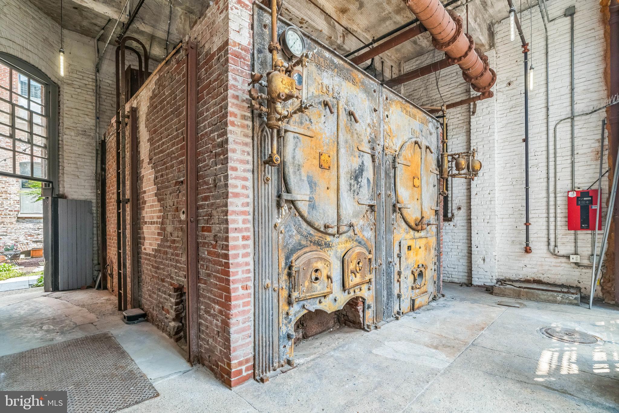 2042-46 Amber St #201