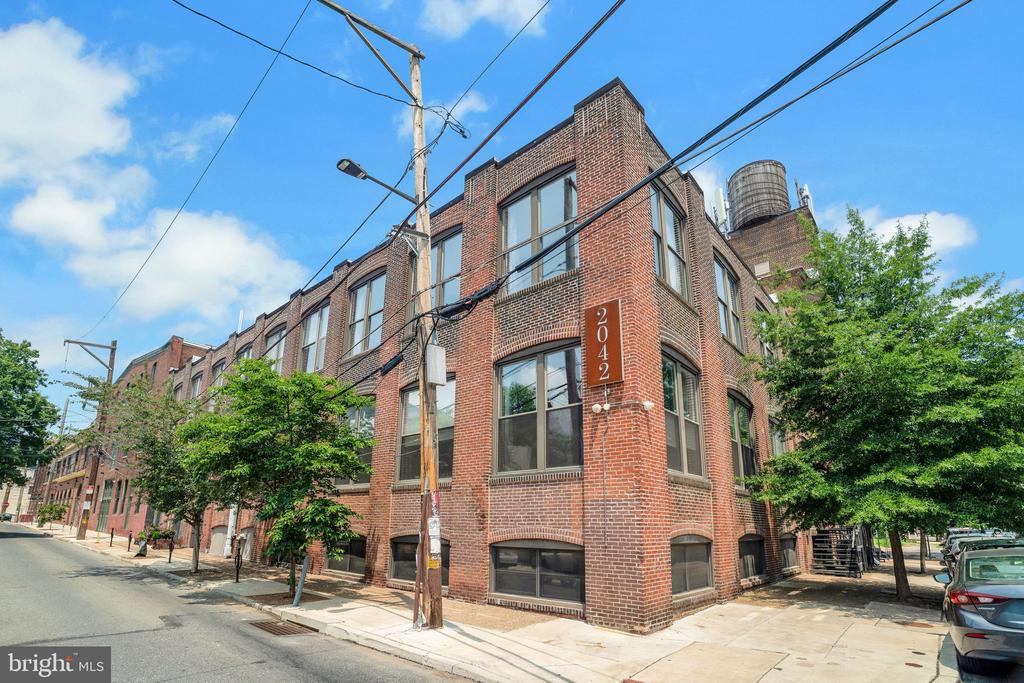 2042-46 Amber St #201