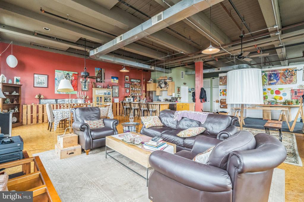 2042-46 Amber St #201