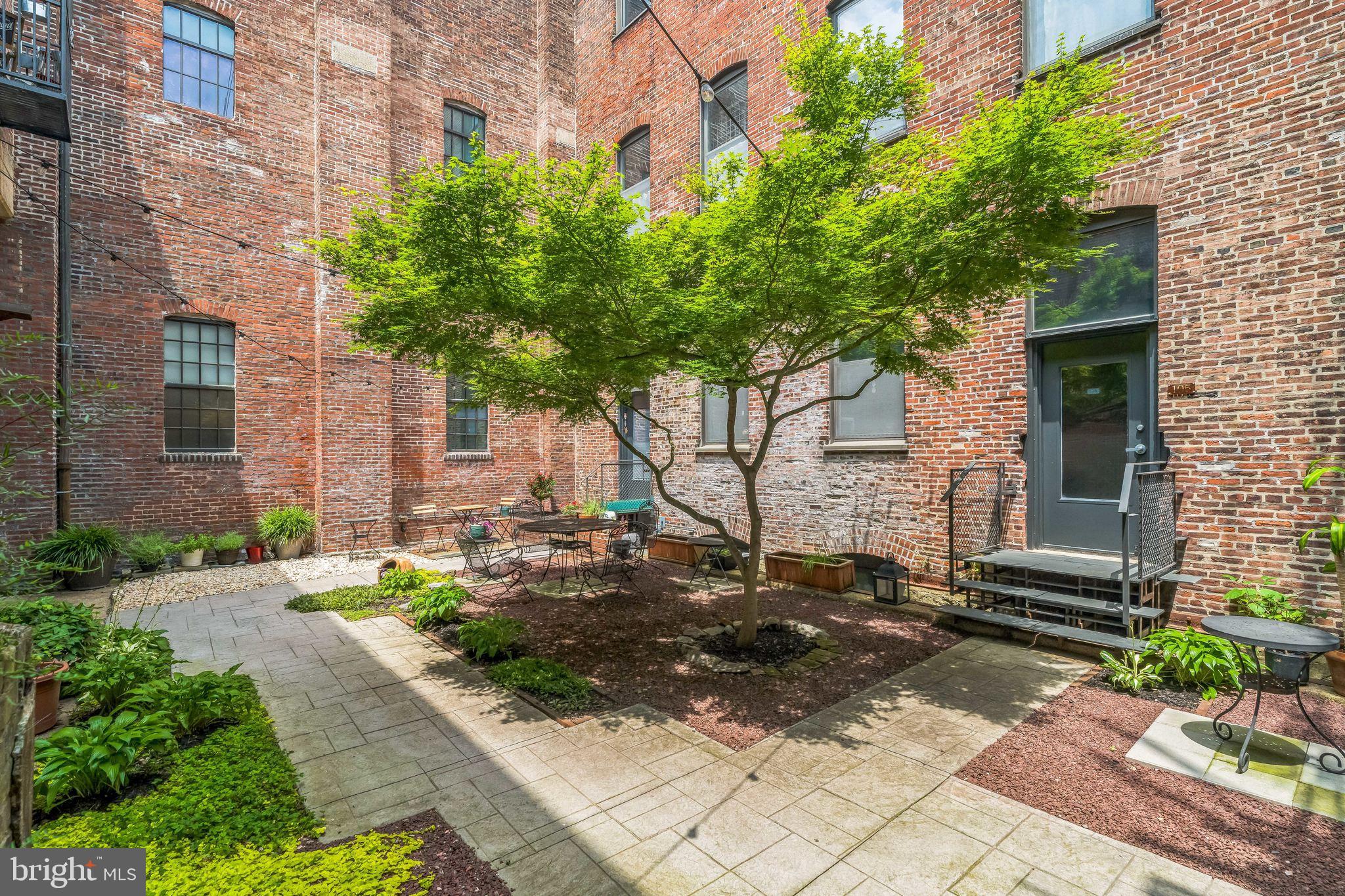 2042-46 Amber St #201