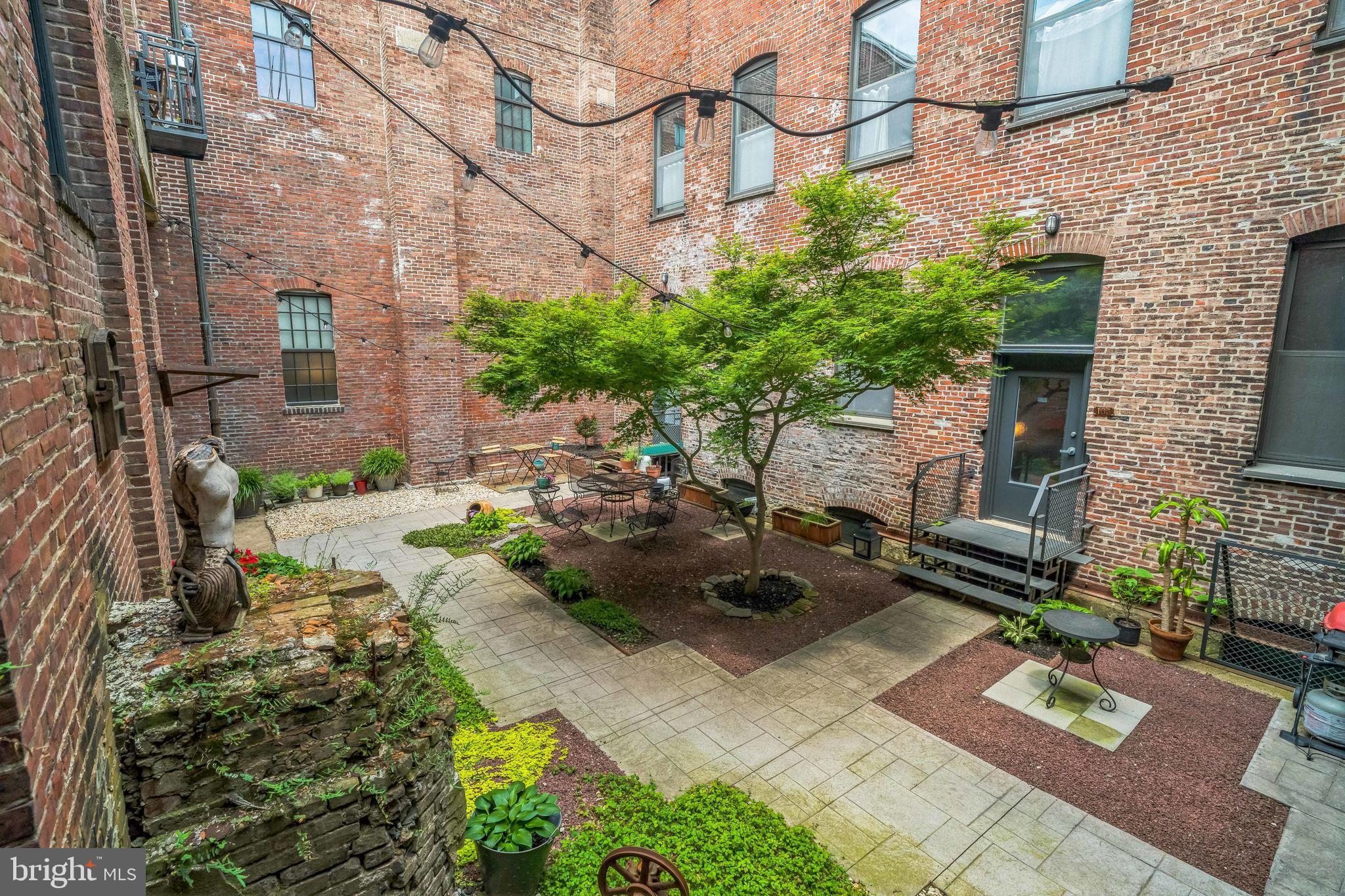 2042-46 Amber St #201