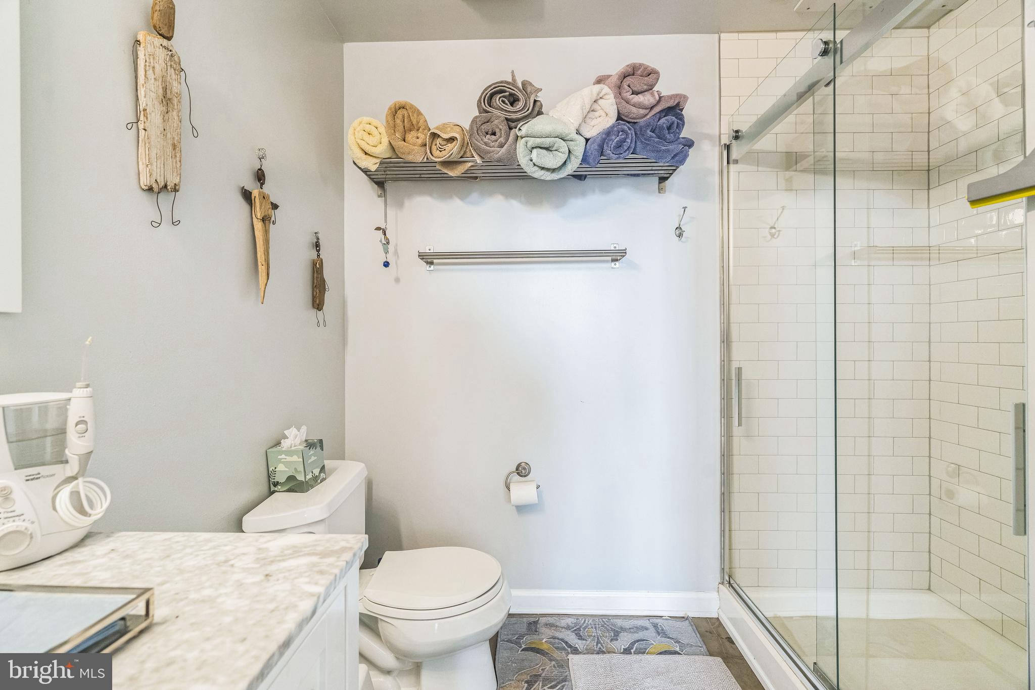 2042-46 Amber St #201