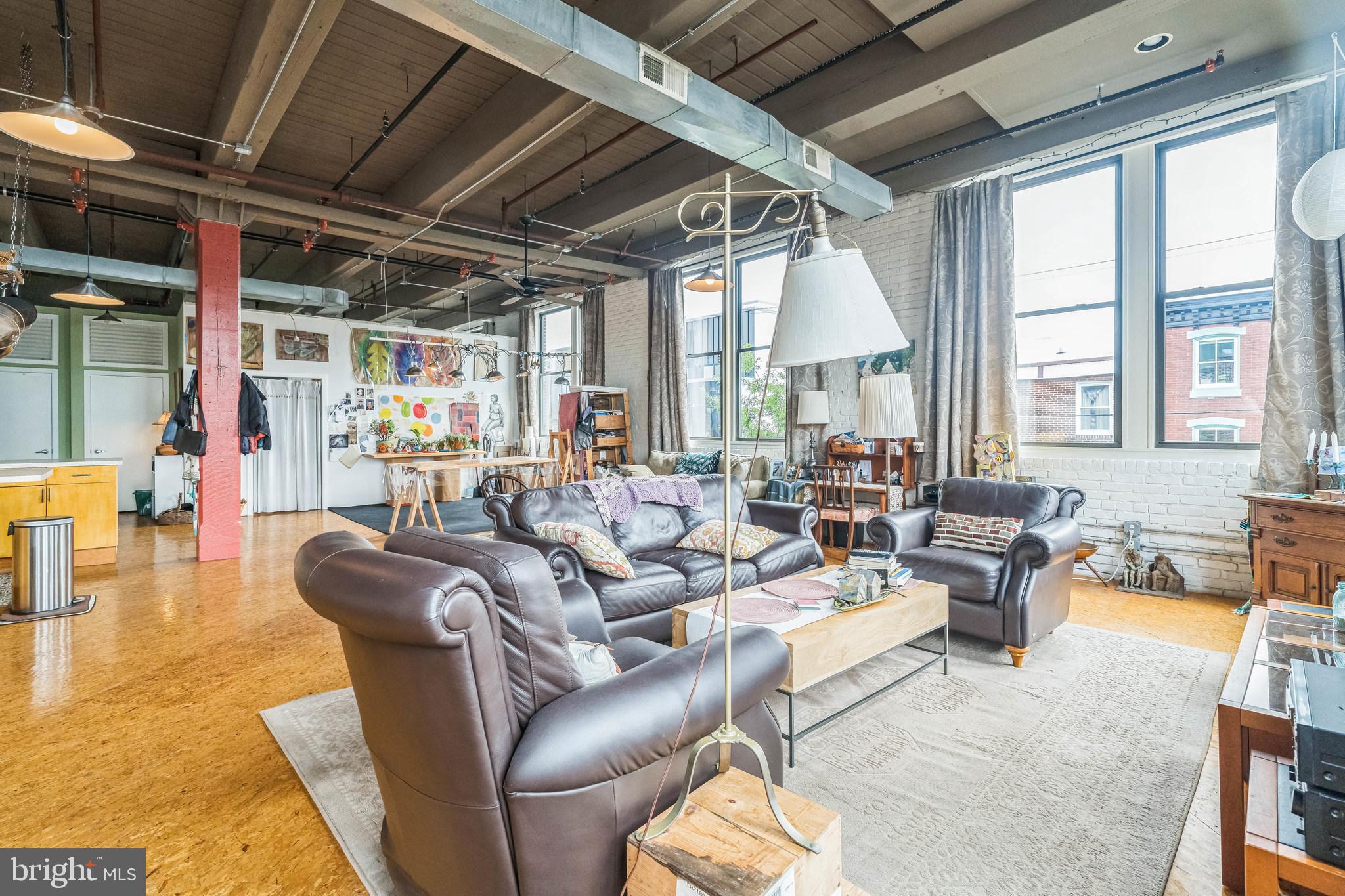 2042-46 Amber St #201