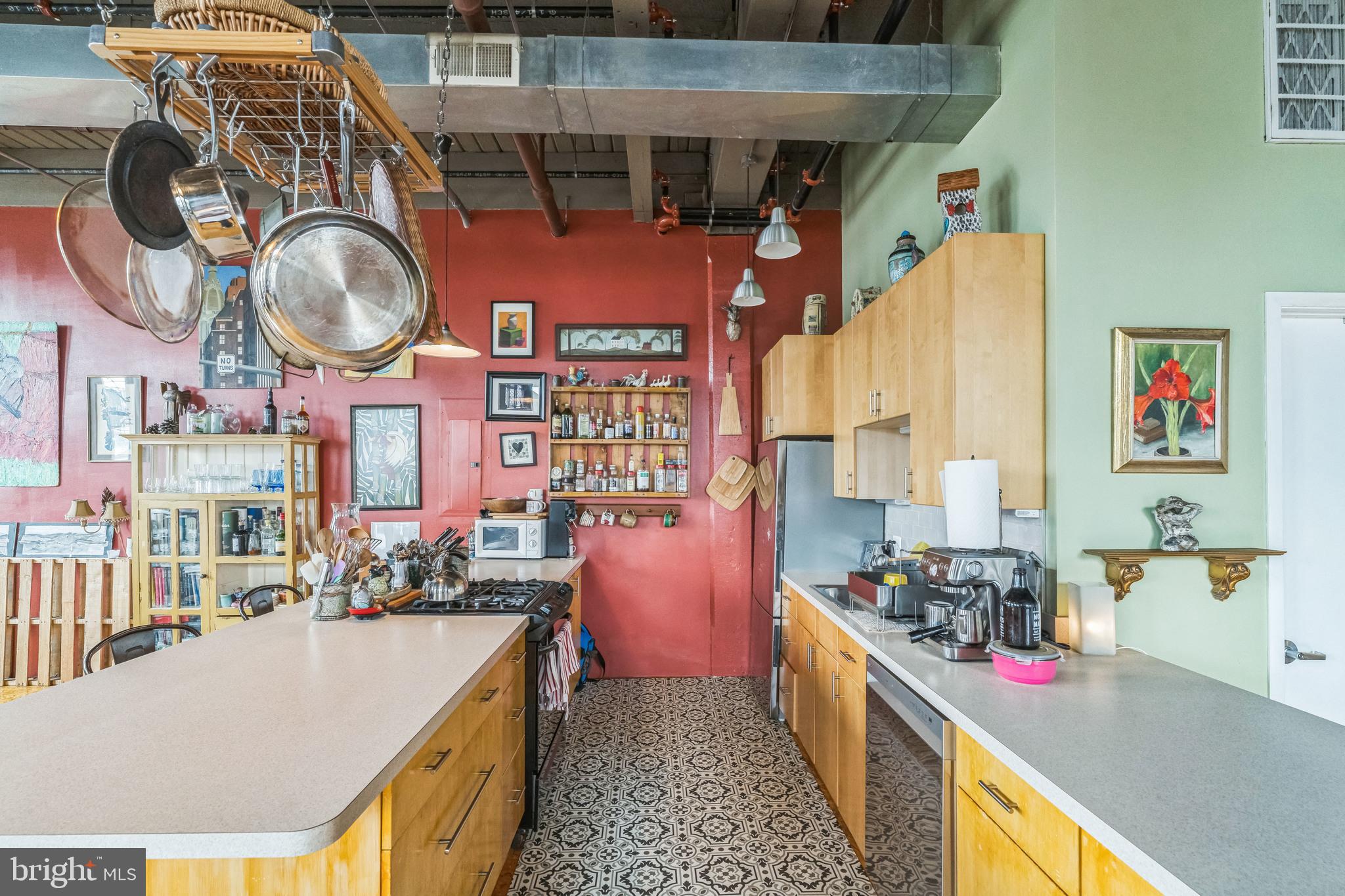 2042-46 Amber St #201