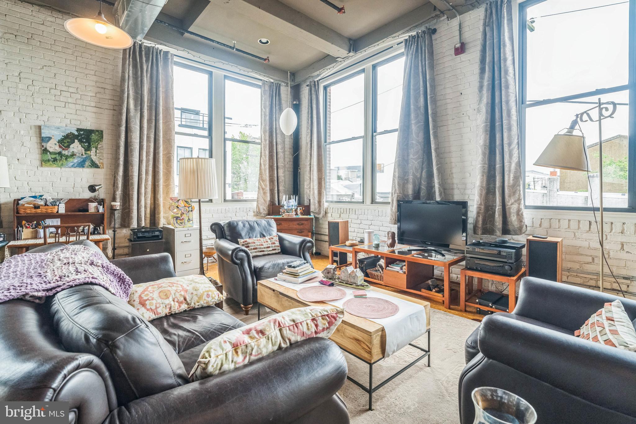 2042-46 Amber St #201