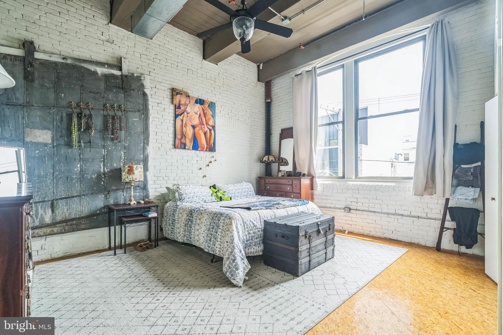 2042-46 Amber St #201