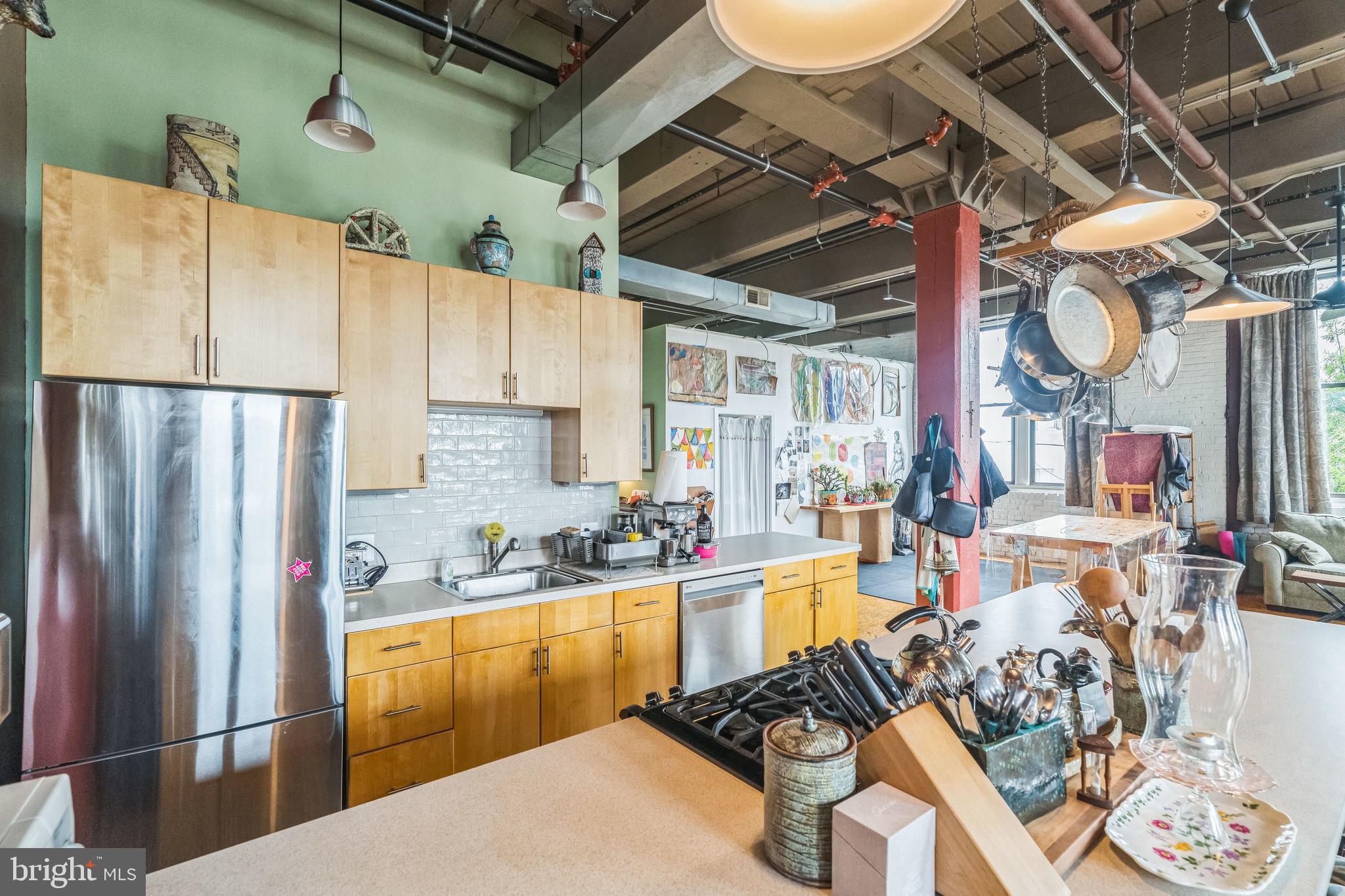 2042-46 Amber St #201