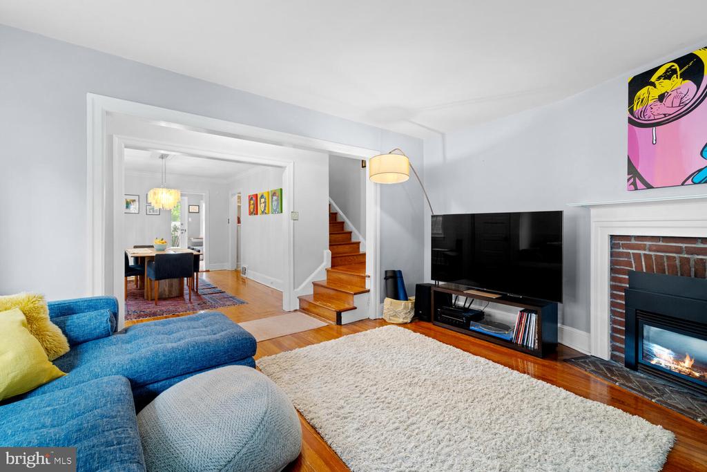 16 E Abington Ave