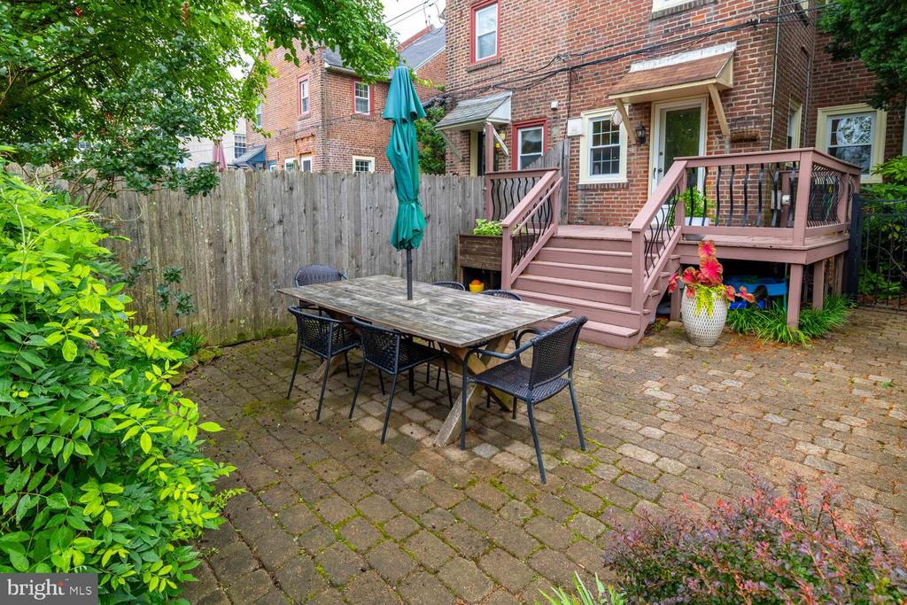 16 E Abington Ave