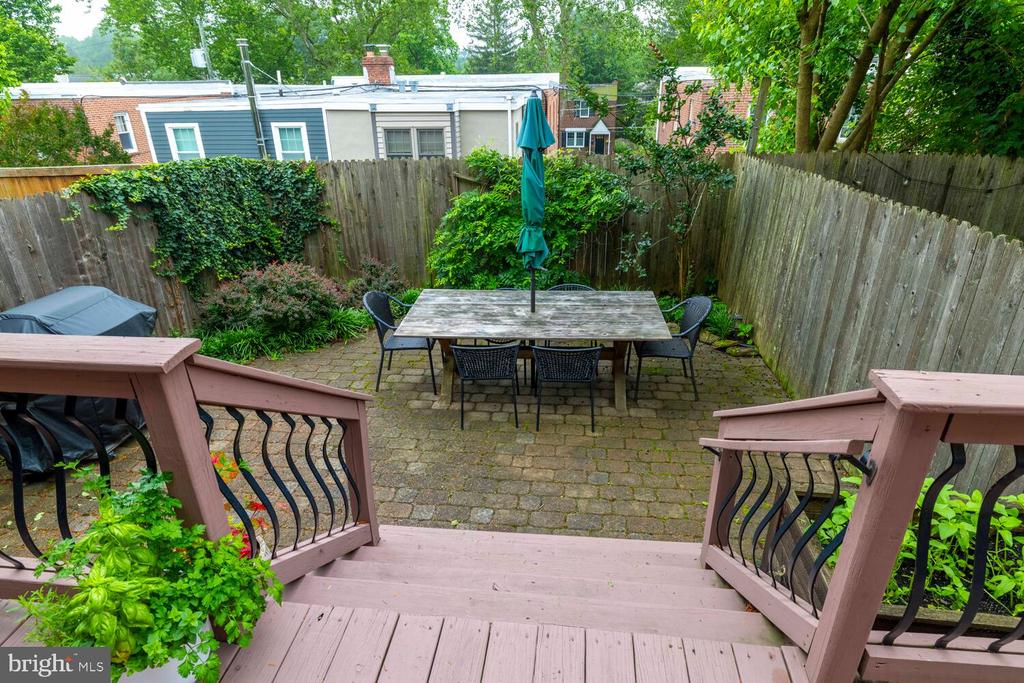 16 E Abington Ave