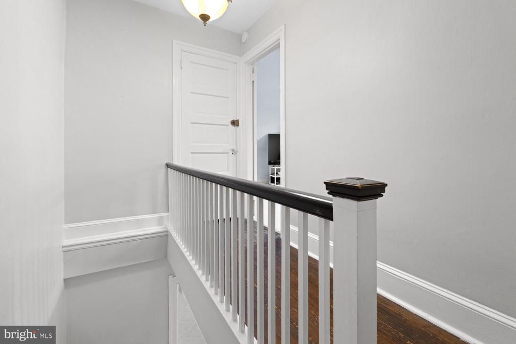 16 E Abington Ave