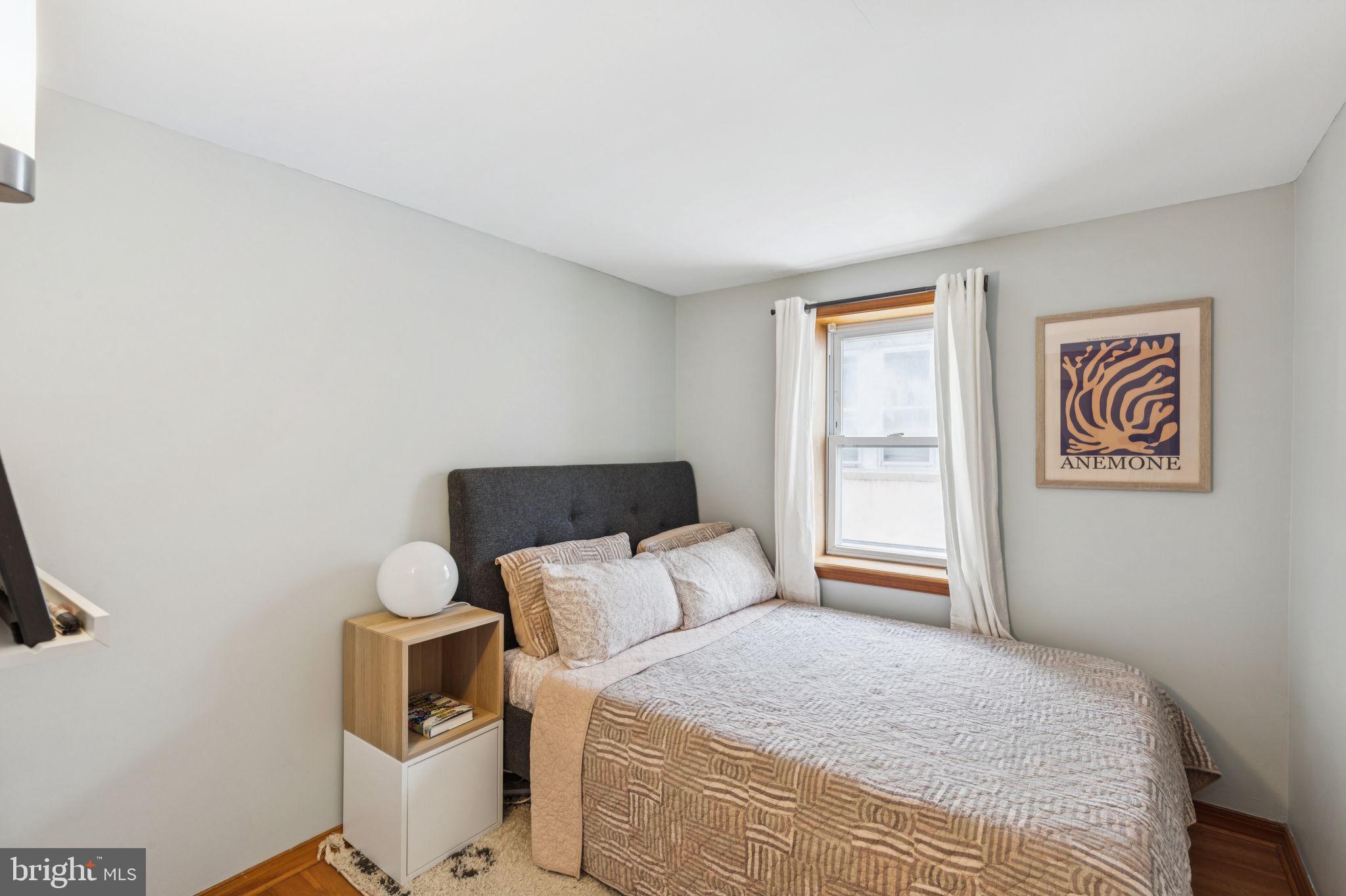 1229 S MARSHALL STREET 33