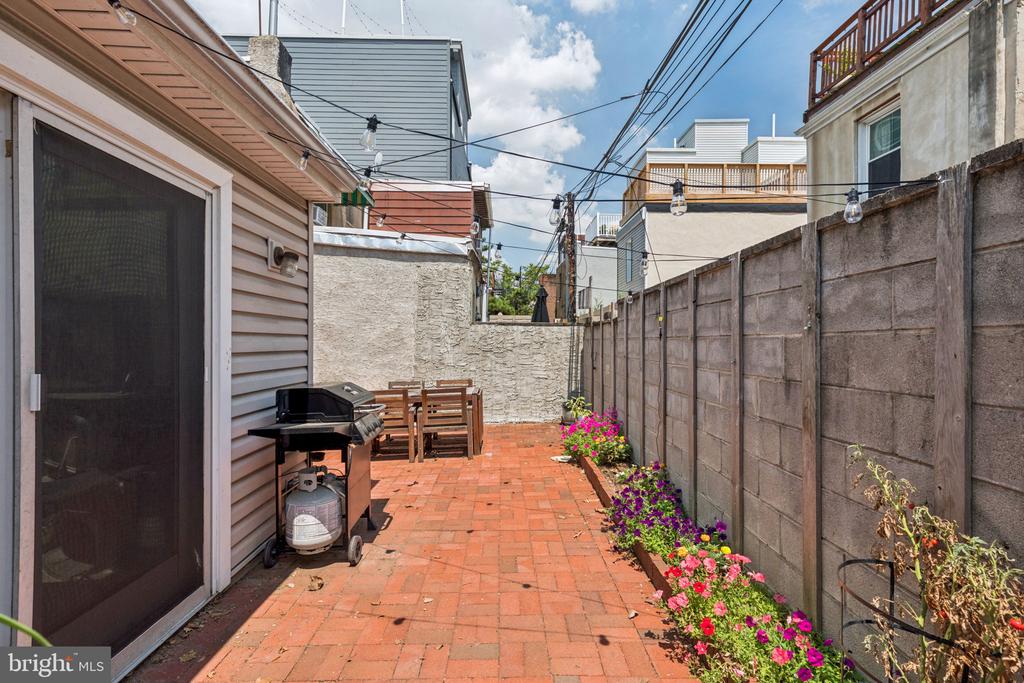 1229 S MARSHALL STREET 33