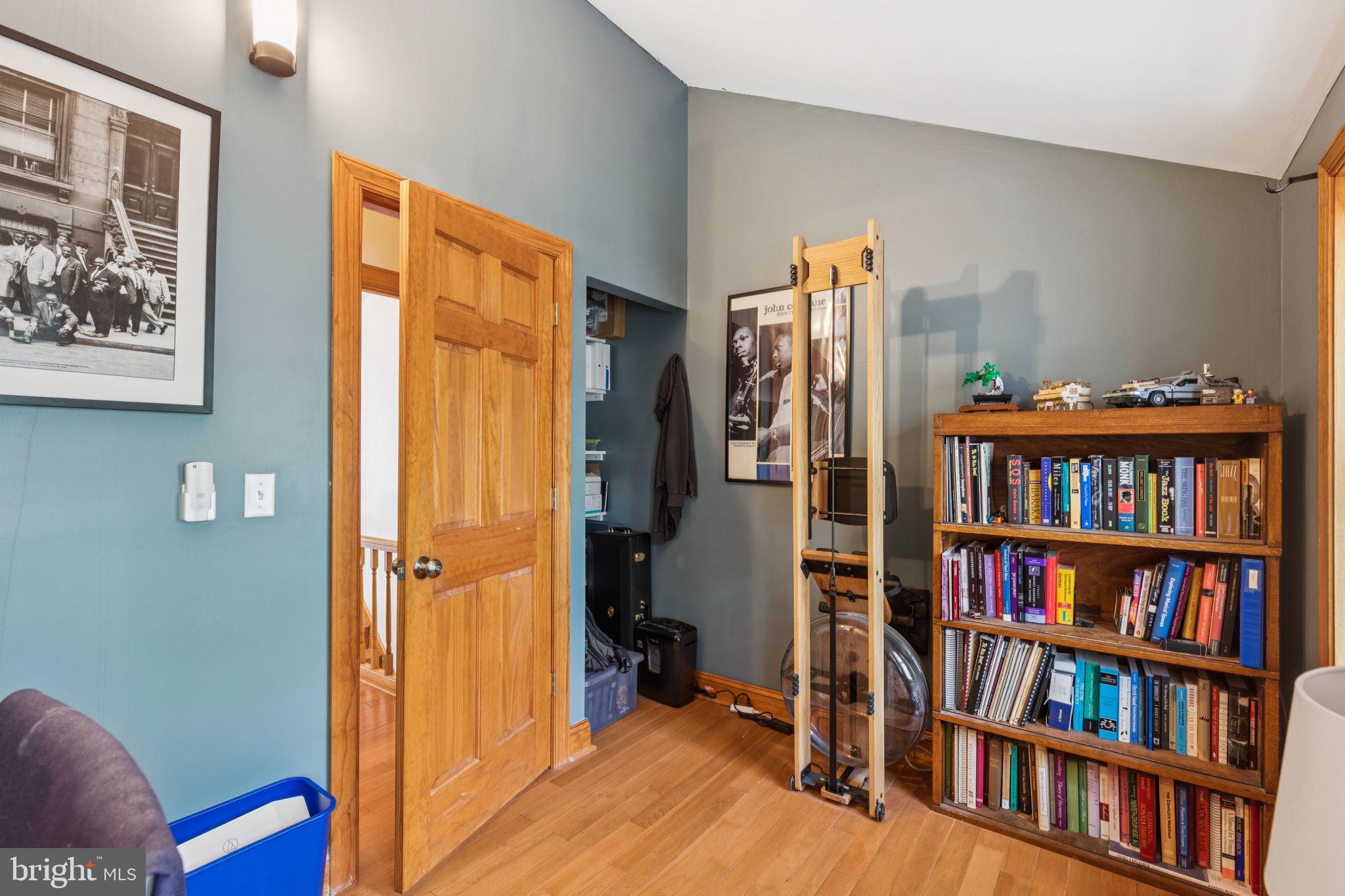 1229 S MARSHALL STREET 33