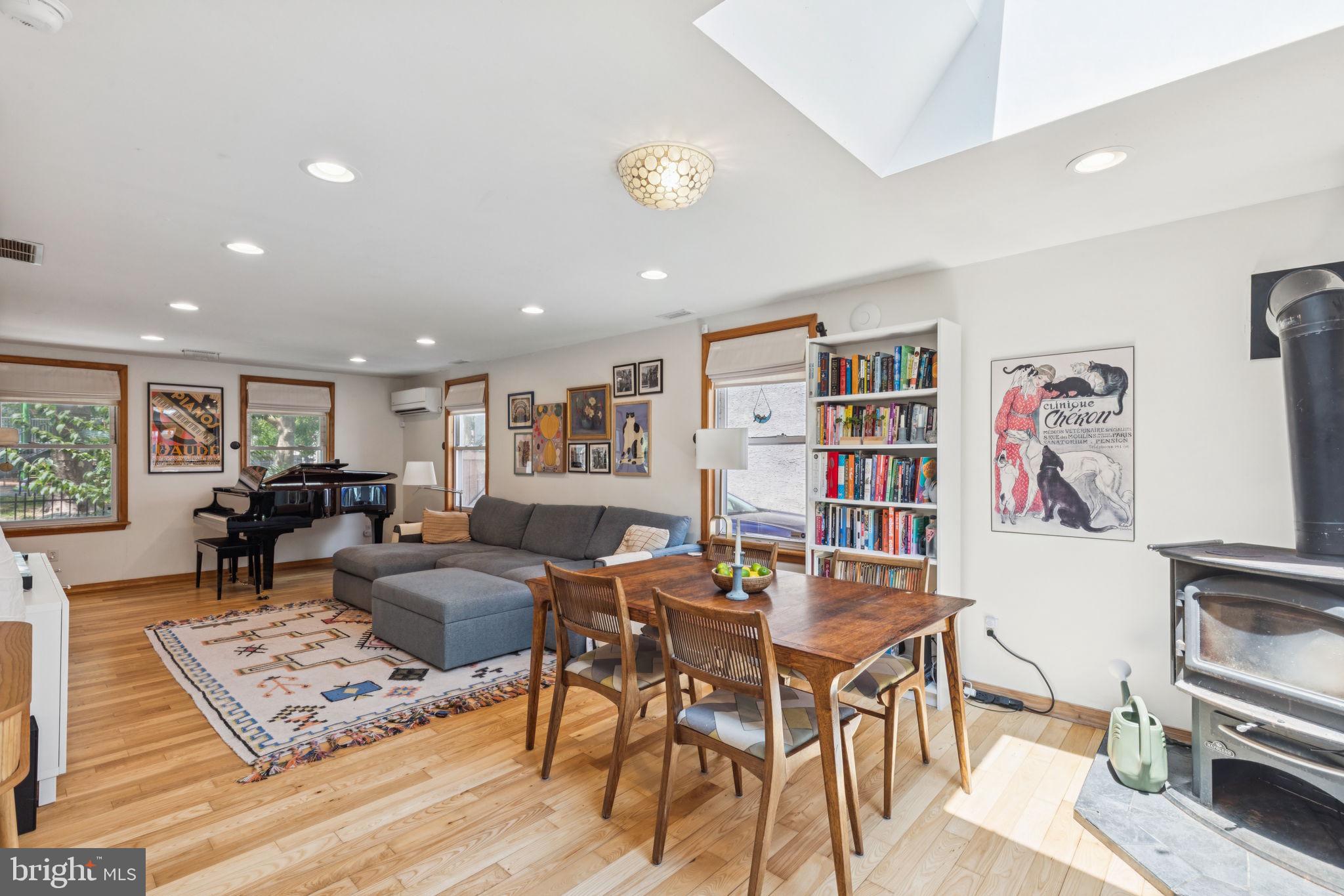 1229 S MARSHALL STREET 33