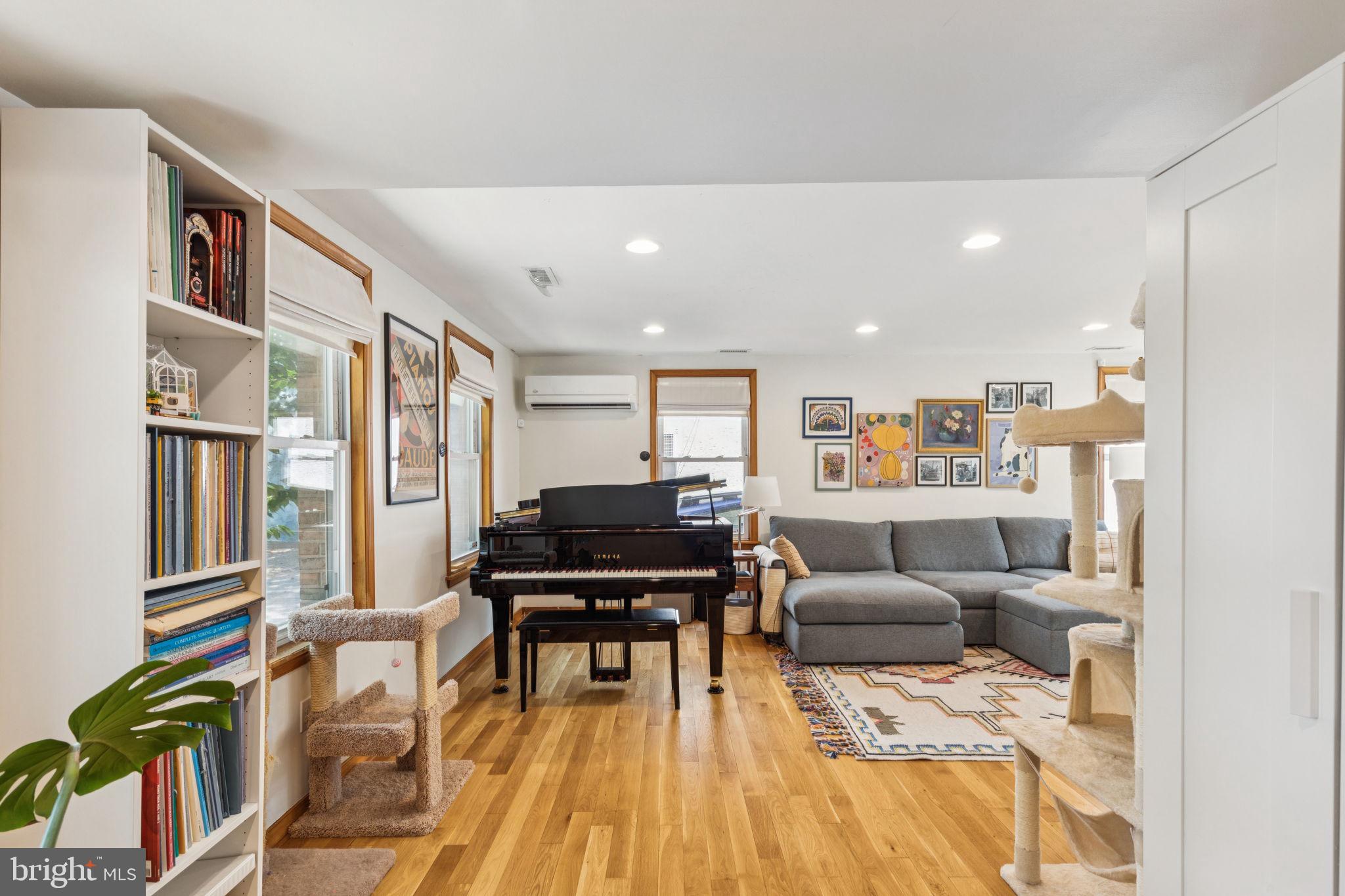 1229 S MARSHALL STREET 33