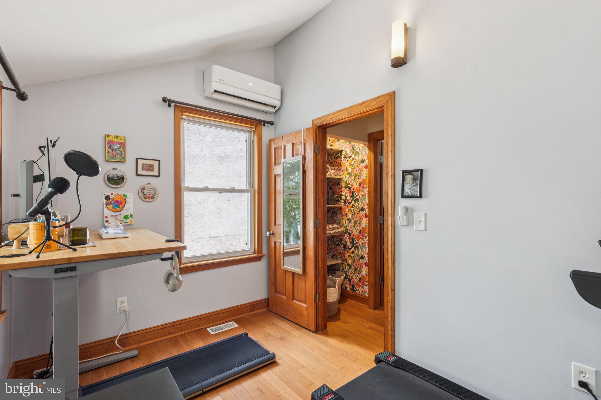 1229 S MARSHALL STREET 33