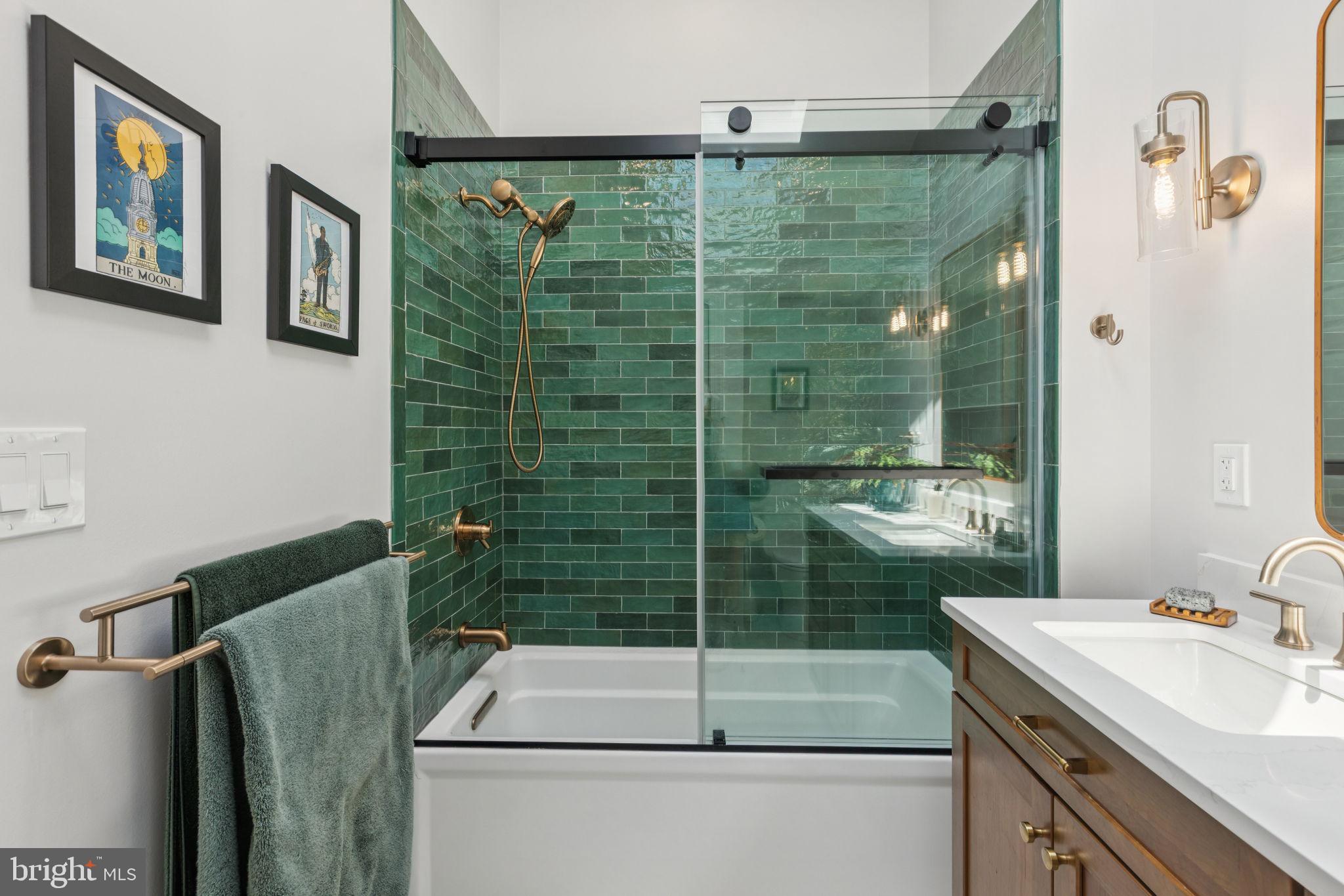 1229 S MARSHALL STREET 33