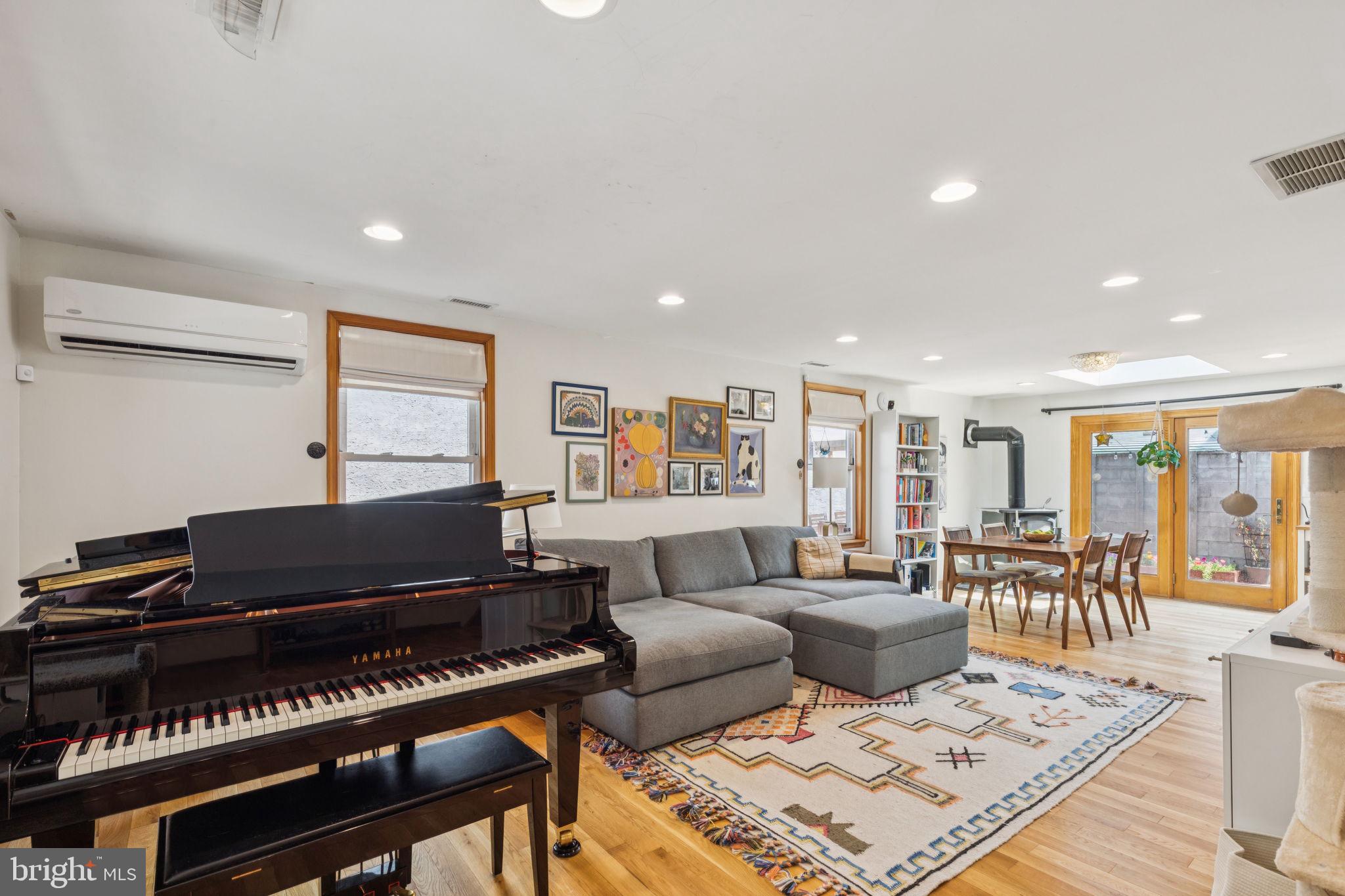 1229 S MARSHALL STREET 33