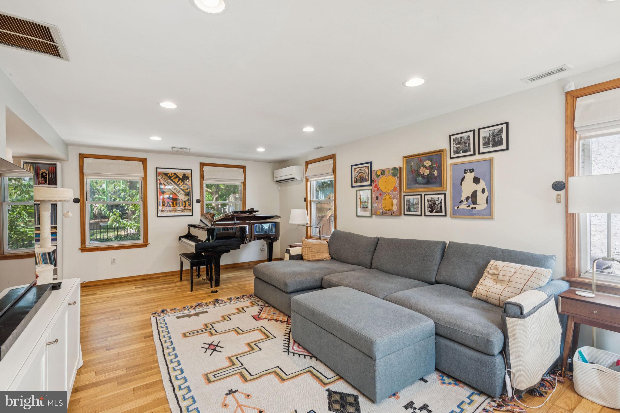 1229 S MARSHALL STREET 33